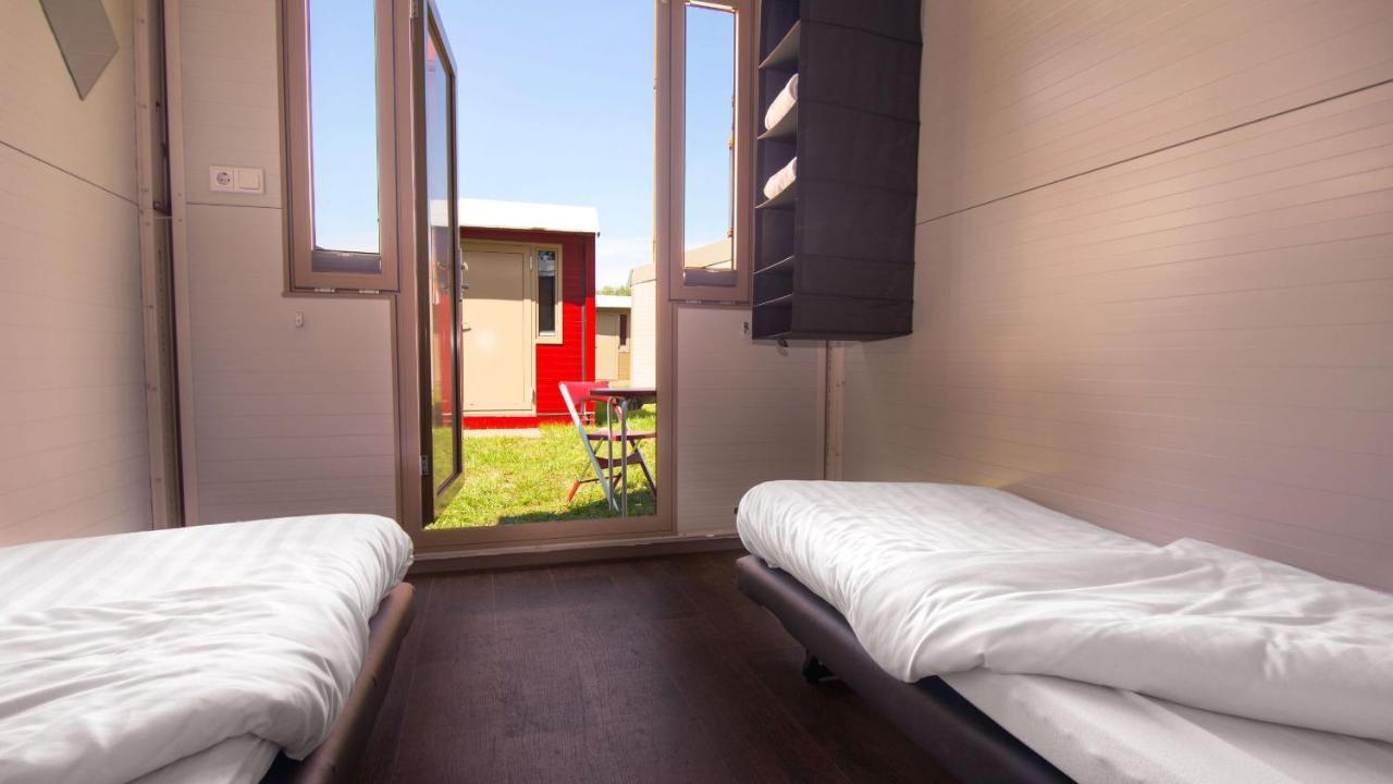 Pop-Up Hotel Songfestival Klaaswaal Экстерьер фото